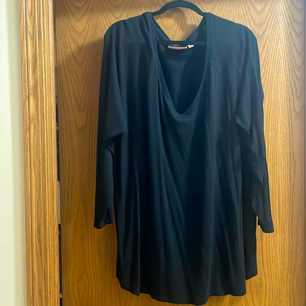 EVRI black 3/4 sleeve V-neck sweater with ribbed sleeves